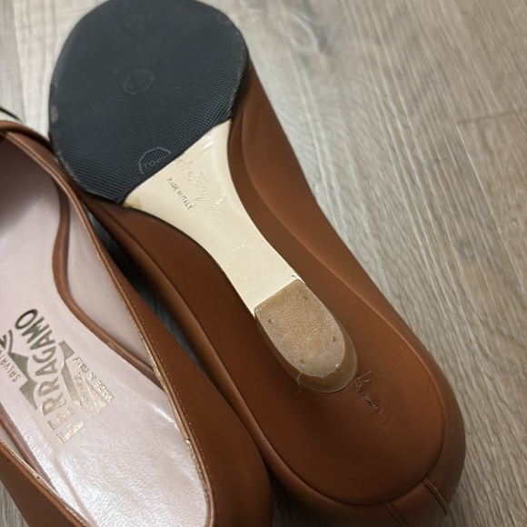 Peep toe women wedge tan colour with gold buckle - Picture 3 of 4